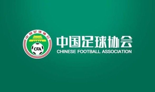 在世俗的权威象征一一电影面前，他碰壁了，但是，他也亲手否定了由自己轻易接受和一手经营的电影神话。